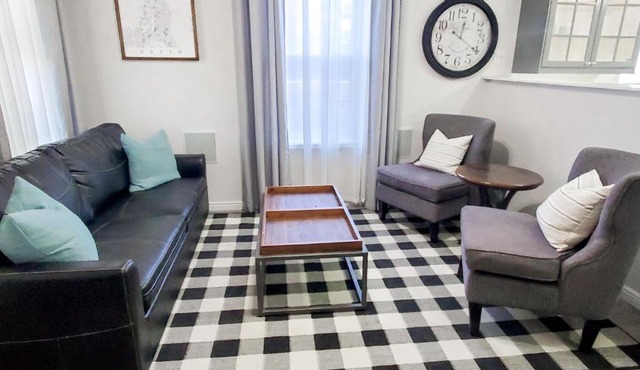 Vacation Home Minutes From Downtown, Great For Families