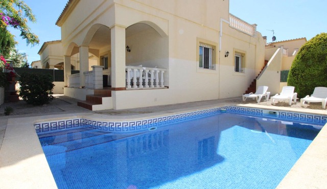 Vacation Home Near the Sea: Private Pool, Free Wi-Fi, Pet-Friendly, Optional AC, Beach Nearby