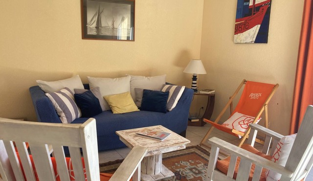 Vacation home on enclosed land 800 metres from the beach and shops