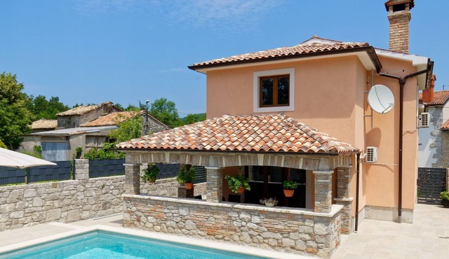 Vacation home Pahari - 6 persons, 3 bedrooms, pool, barbecue, terrace,