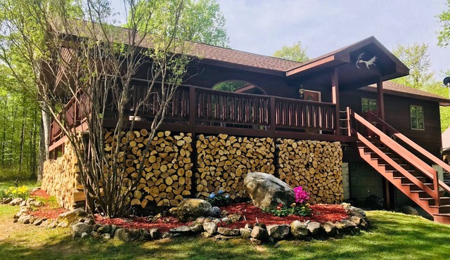 Vacation home sleeps 20, Close to Lake Superior & Very private.