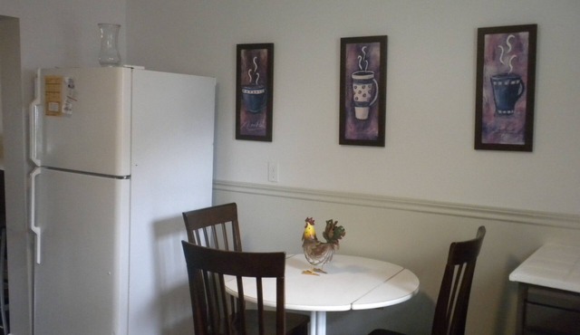 Vacation Home Thunder Bay 2 Bedroom House Sleeps 4 Near Airport, Bus, Cafes,Bars