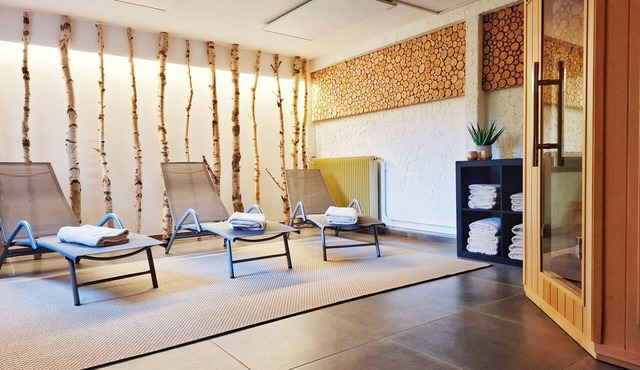 Vacation home (up to 15 pers.), sauna, 7 rooms, 6 bathrooms, dogs allowed, garage