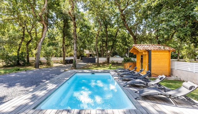 Vacation Home "Villa Tilé Lanton" with Private Pool, Garden & Sauna