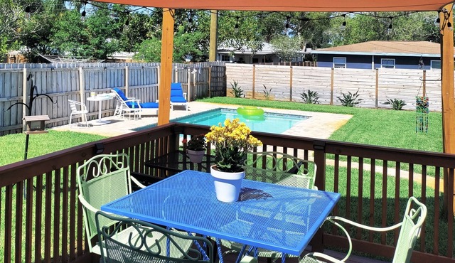 Vacation Home w Private Backyard, Deck & Pool - Pet and Child Friendly