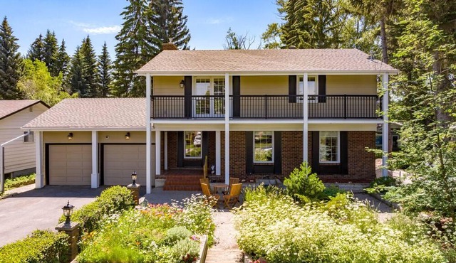 Vacation home with an Indoor Pool