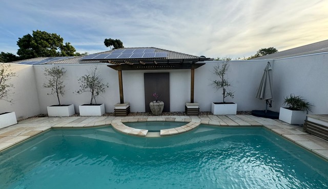 Vacation home with Pool, Spa, Games & Cinema Room, Pizza Oven