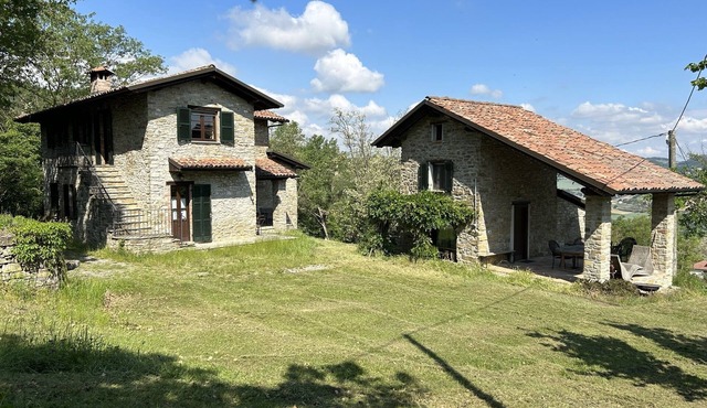 Vacation home with breathtaking views, large garden and pet friendly. in Piemonte