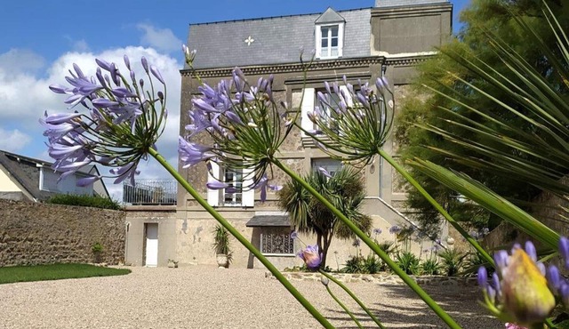 Vacation home with direct beach access and garden in Quinéville