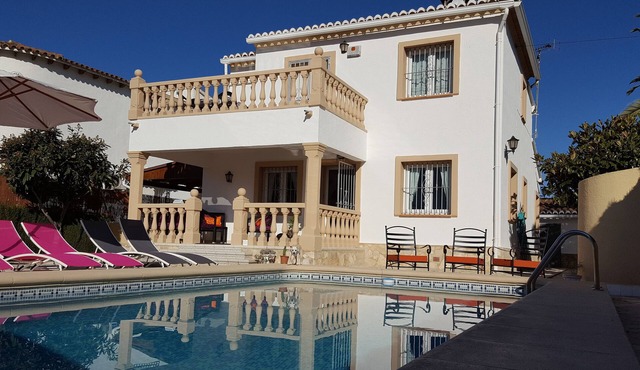 Vacation home with private pool, 2 bedrooms, WiFi, air conditioning, free parking