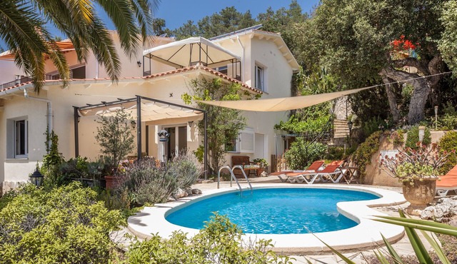 Vacation home with pool+sea view+garden, close to the beach+quiet, WIFI+A/C+sauna