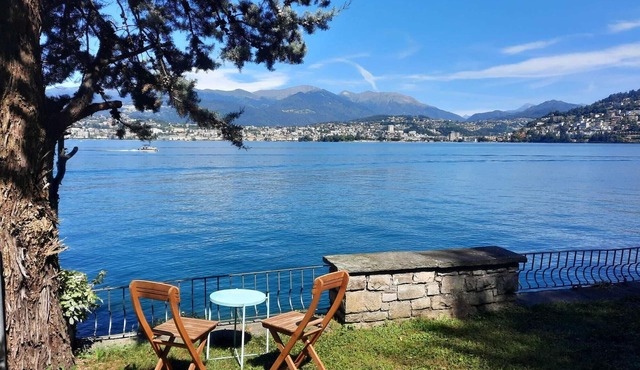 Vacation home with exclusive lake view, on Lake Lugano - lakeside plot, hiking area.