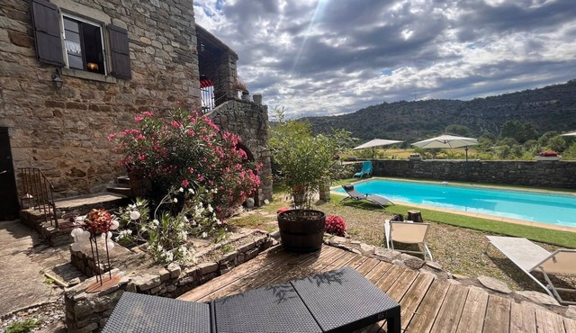 Vacation home with private pool for 6 to 10 people, South Ardèche