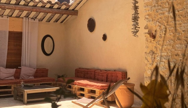 Vacation home with heated pool in the Vaucluse for 8 people.