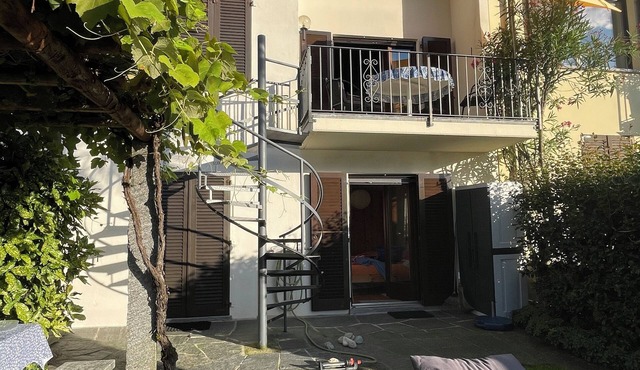 Vacation home with lake view, balcony & pergola in Vira on Lake Maggiore