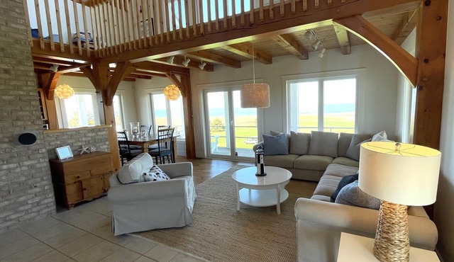 Vacation Home With Panoramic Ocean Views, Only a 3 Minute Drive From Beach