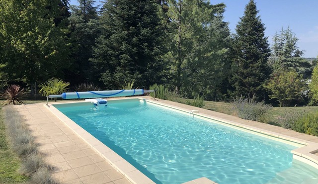 Vacation home with private pool, bicycles, very close to Ribérac market