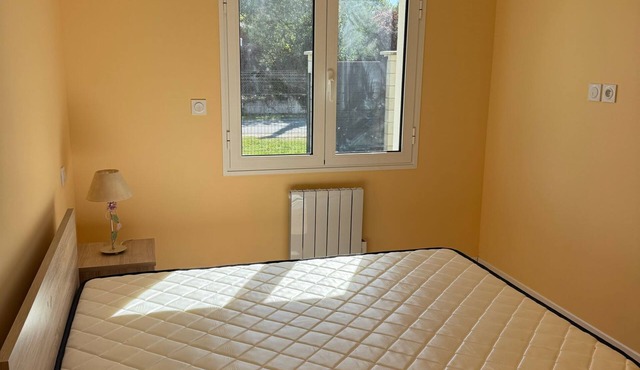 Vacation home with small swimming pool located 10 min from Soulac