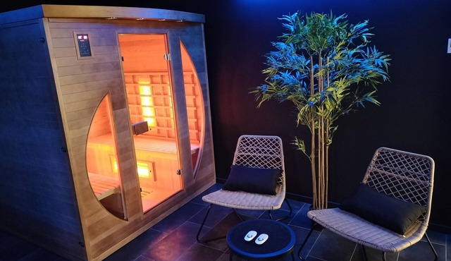 Vacation home with spa and tennis court on the Château estate