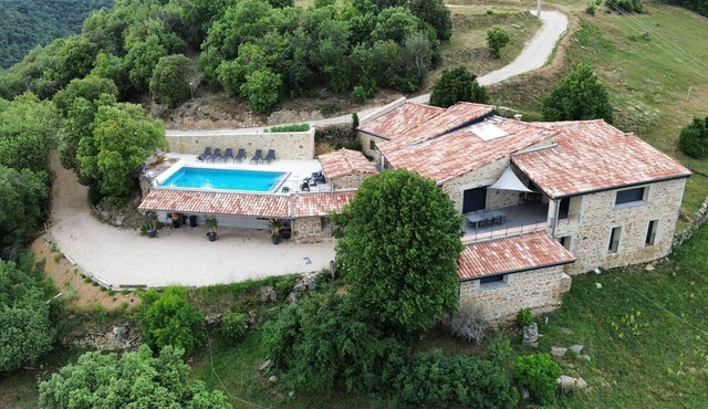 Vacation home with swimming pool and exceptional view of the Rhône valley