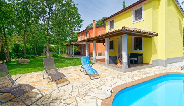 Vacation homes Sunny Twins - 2 houses, 10 persons, 4 bedrooms, pool, barbecue