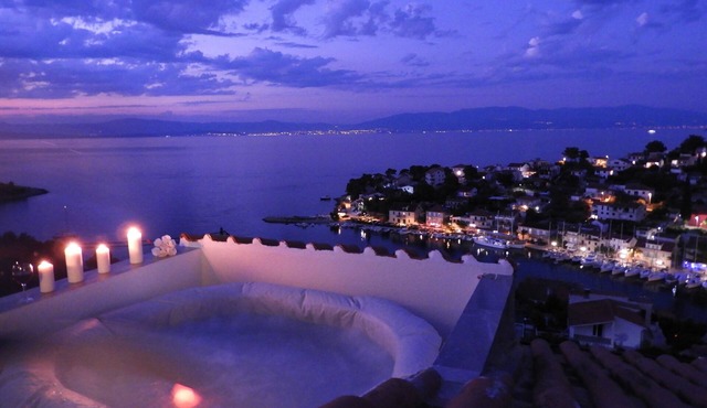 Vacation house situated in landscaped olive grove with the most amazing view