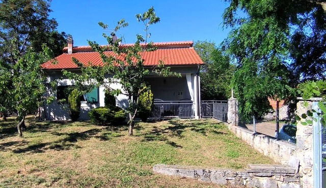 Vacation house with 4-bedrooms, jacuzzi, gym and huge garden