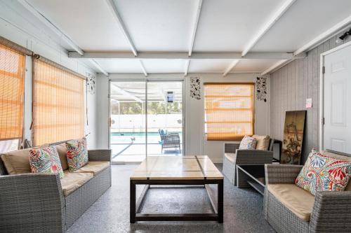 Vacation House with Heated Pool in Bradenton!