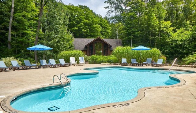 Vacation in Canada this summer! Enjoy it lakeside in Muskoka!