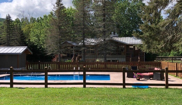 Vacation in Paradise newly renovated Guesthouse in gated 12 ac Equestrian Estate