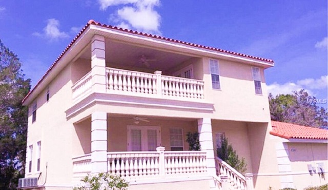 Vacation in Paradise! Dock available-Walk to Pool & Fishing Pier! Kayaks & Bikes