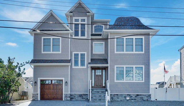 Vacation in Style! Brand New 5BR/6BA Waterfront With Pool - Beautiful Sunsets!