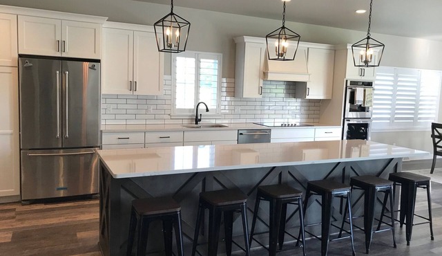 Vacation In STYLE! 2 minutes to Road America, Beach, Golf, Downtown Elkhart Lake