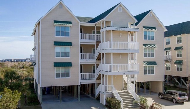 Vacation in this tranquil coastal condo minutes from the sand and sound of OIB!