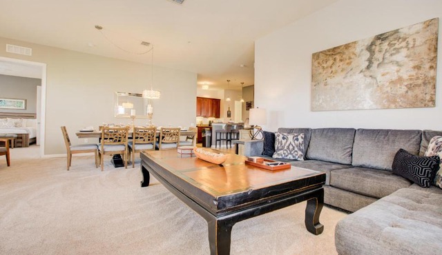 Vacation in this Stunning Condo- Near Attractions