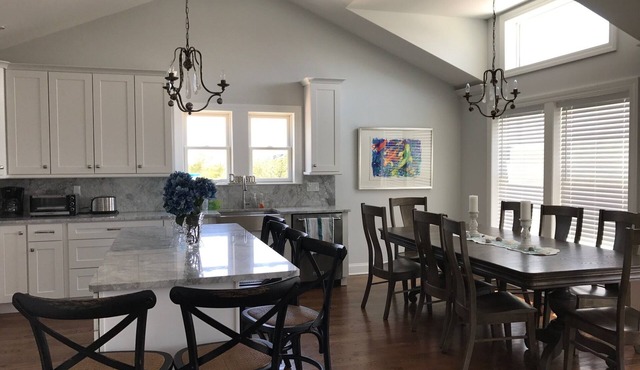 Vacation Oasis in LBI Brand New: 6 Bedrooms and heated pool short walk to beach