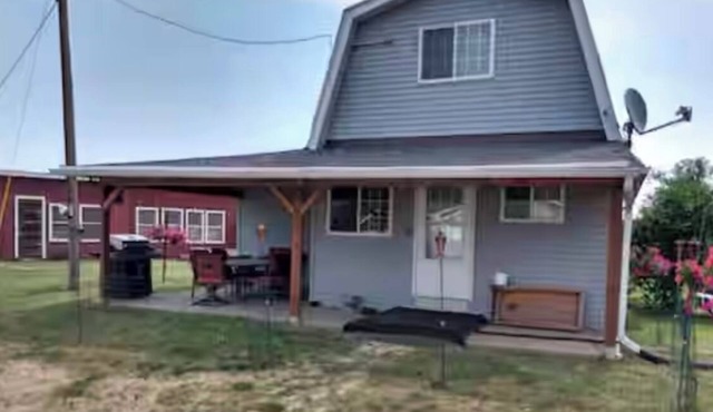 Vacation on a Farm! Guesthouse in Necedah