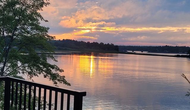 Vacation on picturesque and private 200 feet of waterfront.