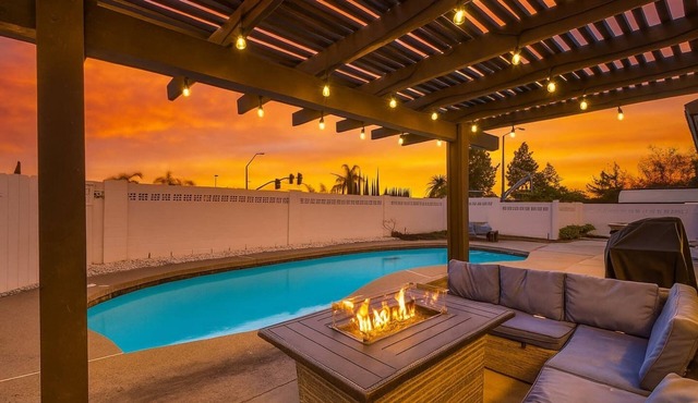 VaCaTiOn! Pool | FirePit | PoolTable | CloseToFwy