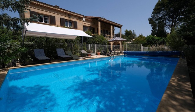Vacation rental pool CHATEAUNEUF LE ROUGE LS7-80.