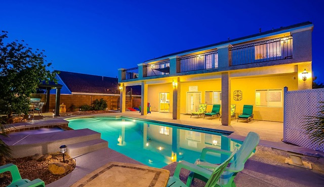 Vacation Ready 4 Bed/3 Bath with a Heated Pool & Spa