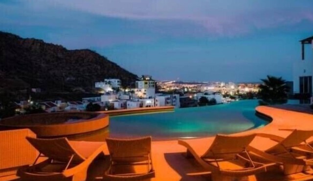Vacation ready condo with ocean views(Cabo San Lucas)