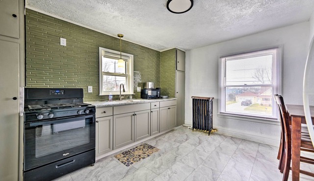 Vacation Rental ~ 2 Mi to Highmark Stadium!