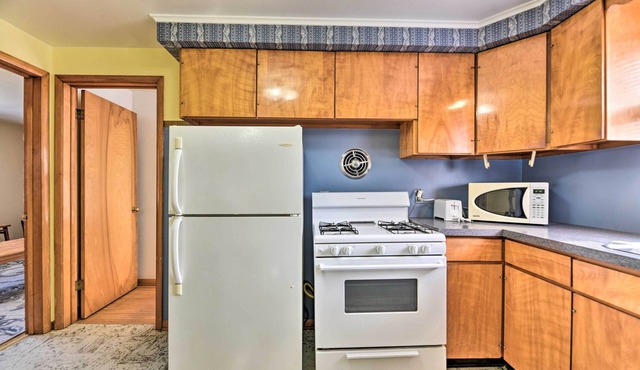 Vacation Rental ~ 9 Mi to Downtown Buffalo!