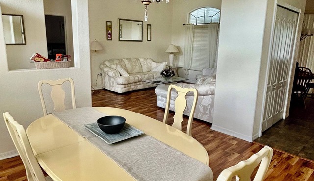 Vacation Rental Cozy 3-bedroom house in Valrico FL