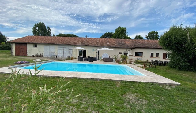 Vacation rental House with swimming pool sauna spa near beaches for 15 people