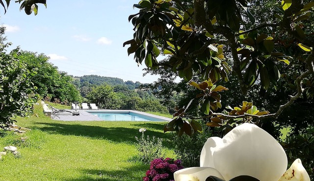 Vacation rental, gîte 4*, Basque Country, swimming pool, mountain views, hammam