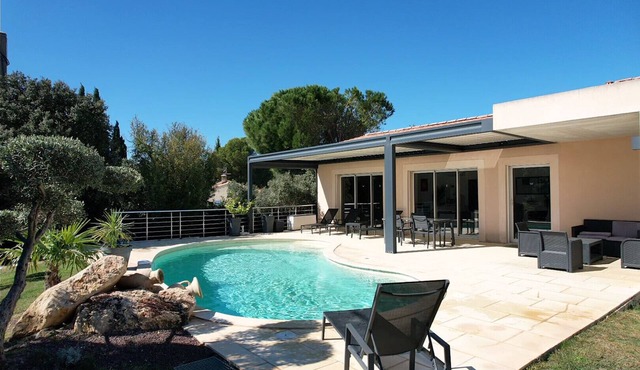 Vacation rental house with pool AUREILLE LS1-300