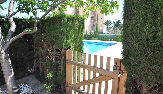 Vacation rental in Roses, Costa Brava: Spacious house 1200m from the beach. Book now and enjoy your vacation by the sea!