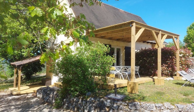 Vacation rental in self-catering village with heated swimming pool near Sarlat